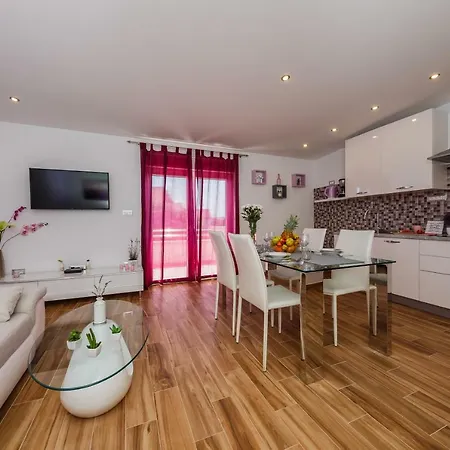 Apartment Lavender & Mint Kastela